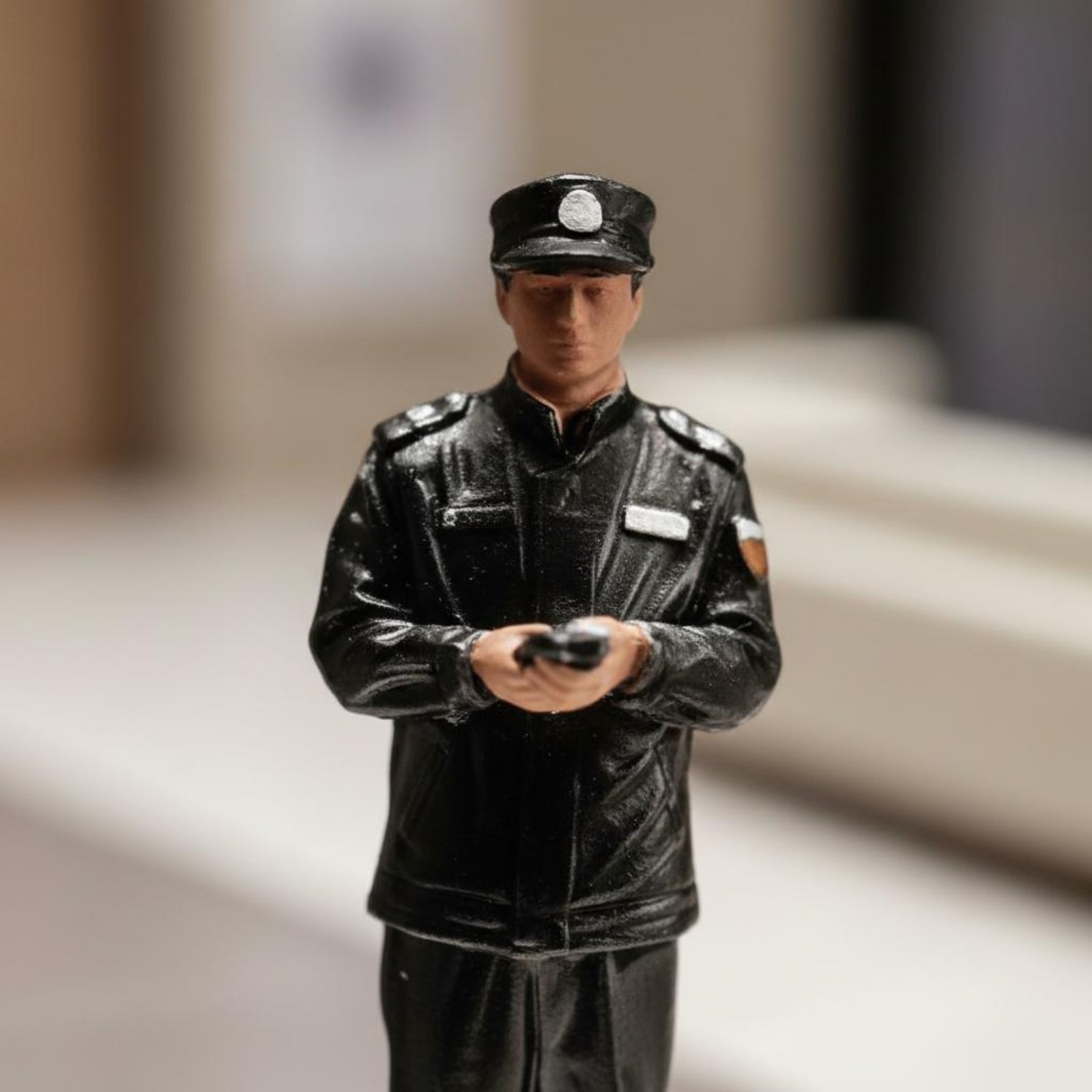1:64 Scale Security Man Figuri - đánh giá và giá Photography Of A Man