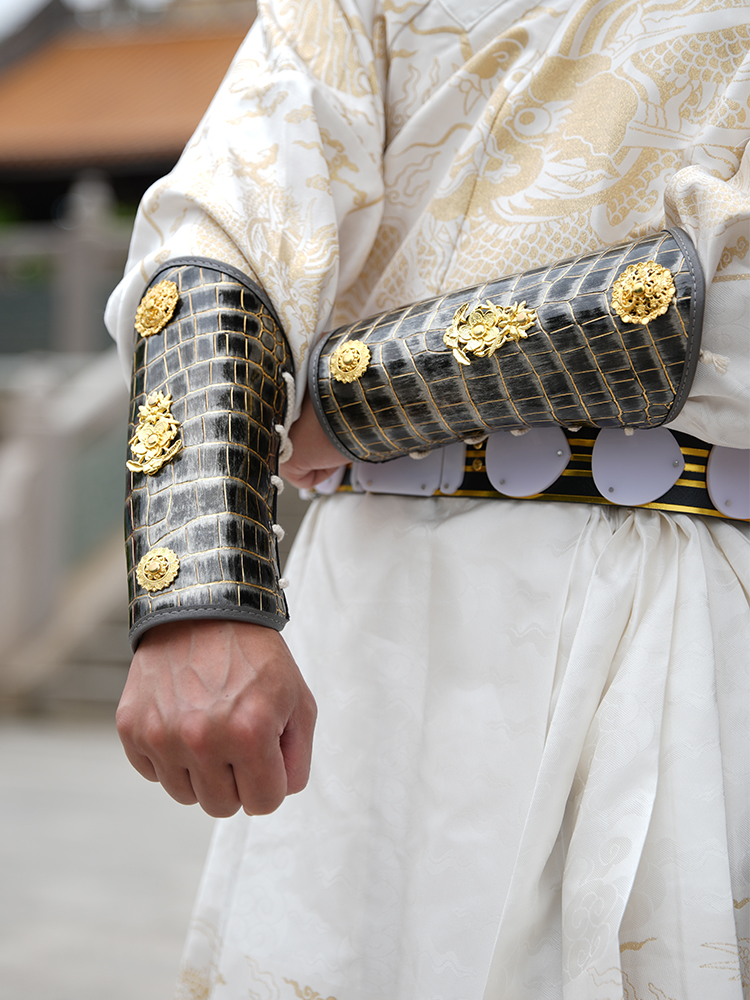 Leather Ninja Warrior Swordsma - đánh giá và giá Photography Of A Man